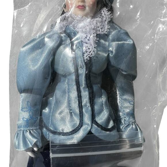 AVON FASHION AMERICAN TIMES-VICTORIAN DOLL - Picture 2 of 10